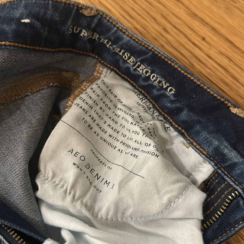 American Eagle- Super Hi-Rise Embroidered Denim - Picture 6 of 7